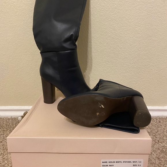 Navy knee length boots size 9.5 - Picture 2 of 3